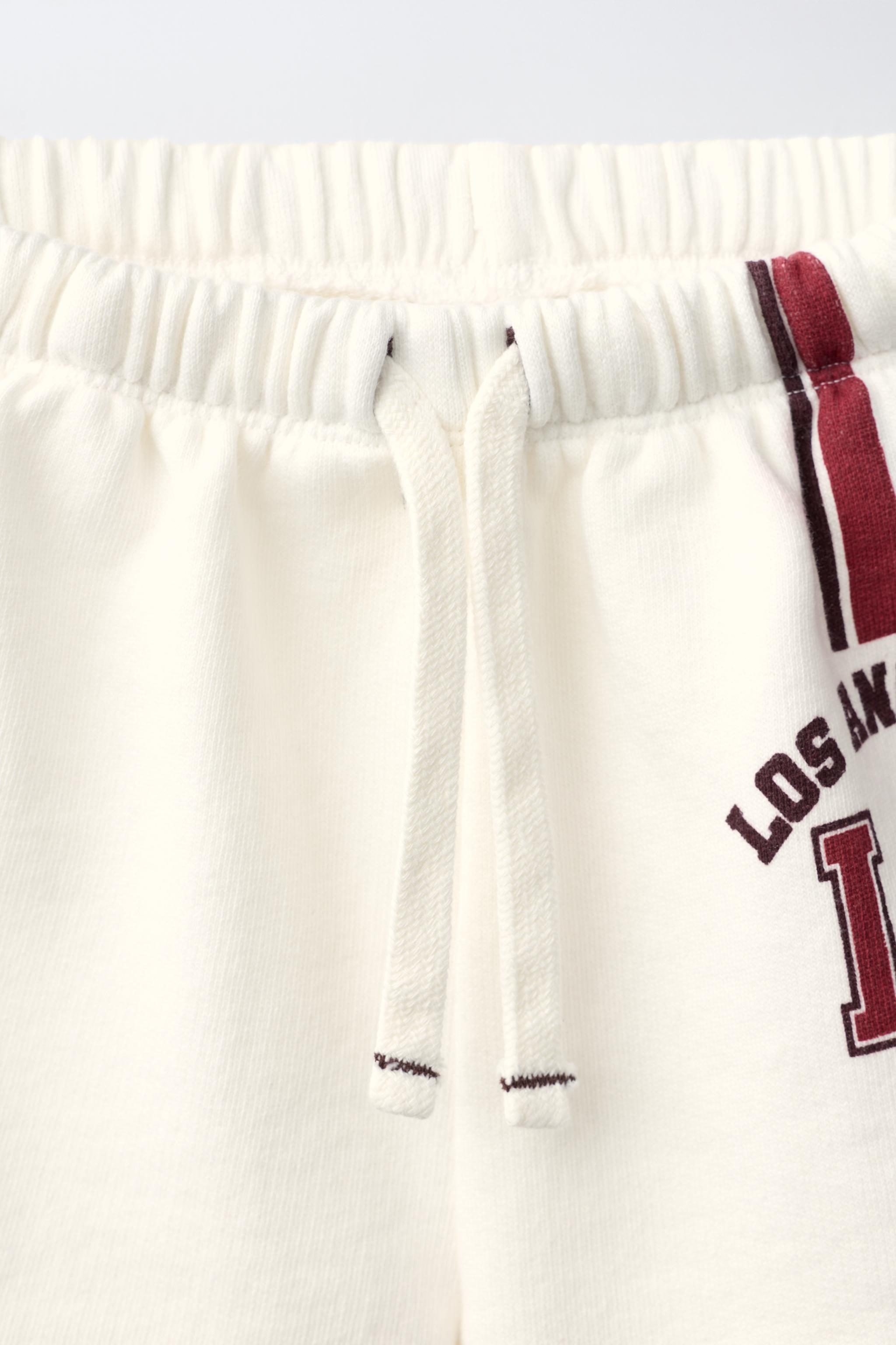 CONTRAST PIPING TEXT SHORTS